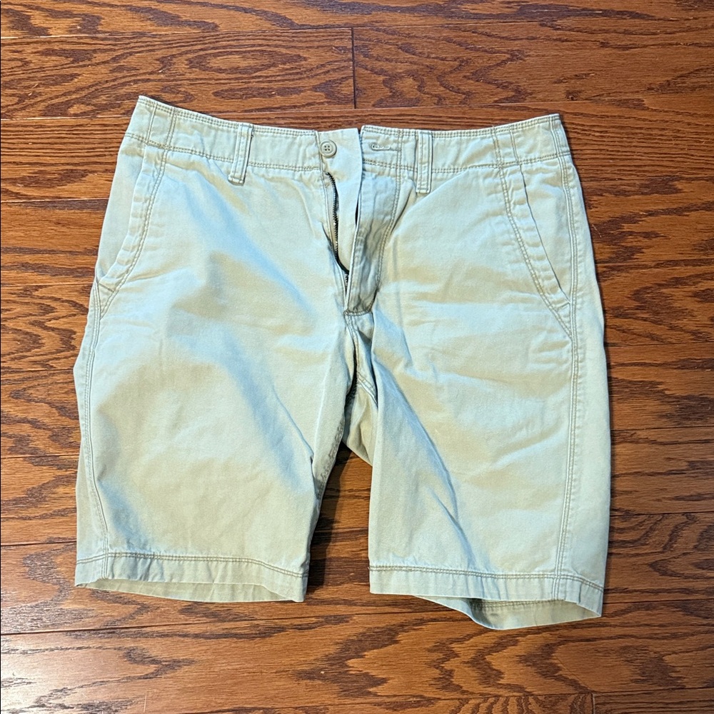⭐️Old Navy Men's Beige Flat Front Shorts